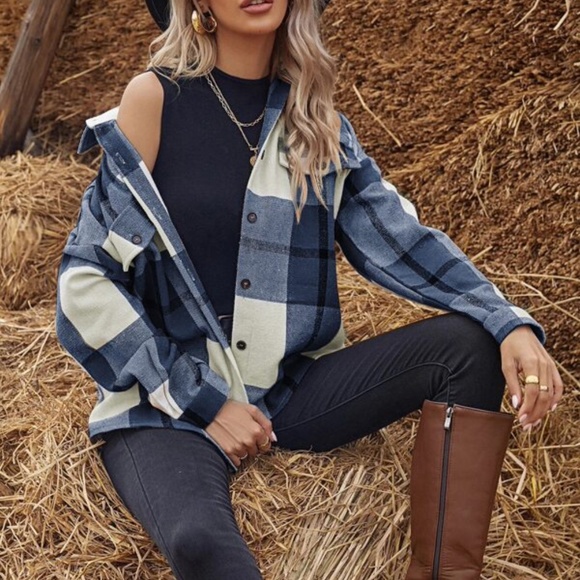 Plaid Khaki Tan pocket button up shacket Top Oversized - Picture 8 of 11